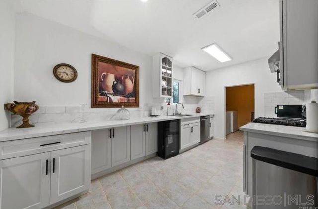 13808 Pomerado Rd, Poway, CA 92064