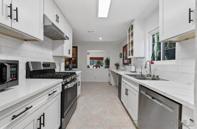 13808 Pomerado Rd, Poway, CA 92064