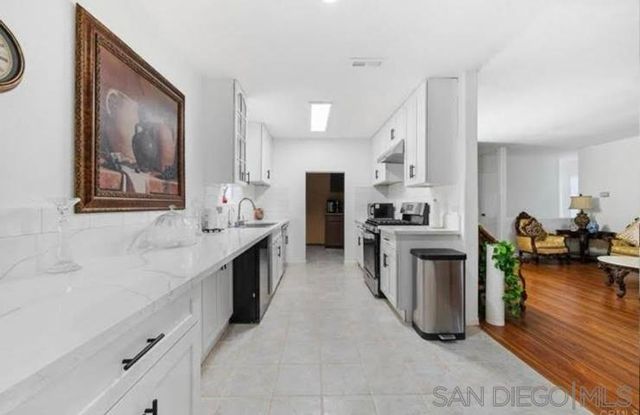 13808 Pomerado Rd, Poway, CA 92064