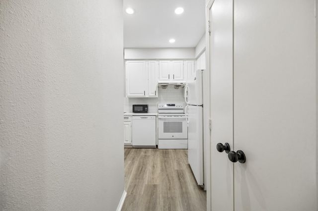 2211 S Braeswood Blvd 22C, Houston, TX 77030