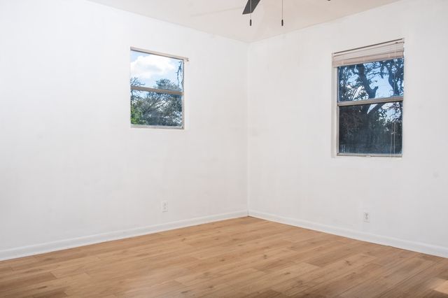 105 Peggy Dr NW, Mountain Home, TX 78058