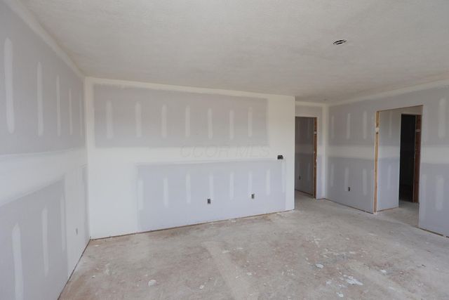 1030 Dawsons Drive, Hebron, OH 43025