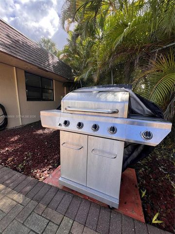 4930 E Sabal Palm Boulevard 206, Tamarac, FL 33319