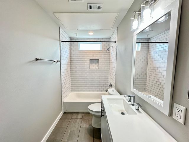 225 N Everton Street 4, Houston, TX 77003
