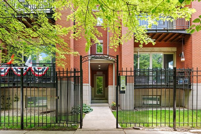 2323 W MONTROSE Avenue 2W, Chicago, IL 60618