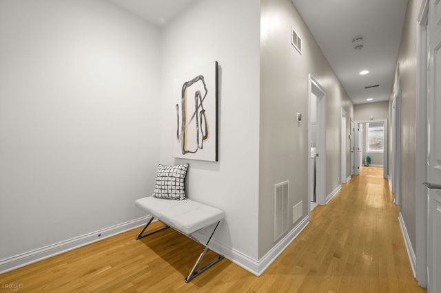 2323 W MONTROSE Avenue 2W, Chicago, IL 60618