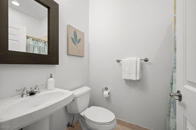 2323 W MONTROSE Avenue 2W, Chicago, IL 60618