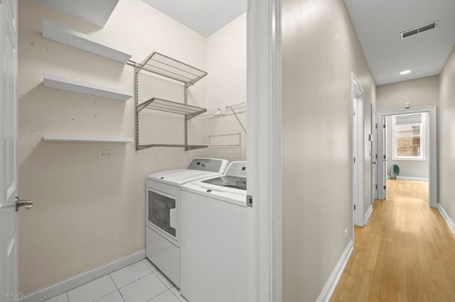 2323 W MONTROSE Avenue 2W, Chicago, IL 60618