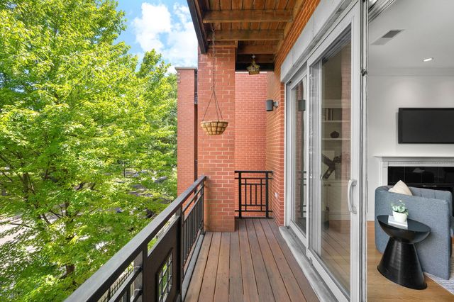 2323 W MONTROSE Avenue 2W, Chicago, IL 60618