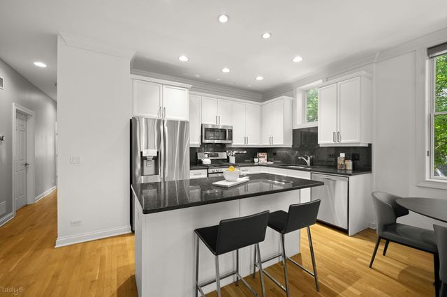 2323 W MONTROSE Avenue 2W, Chicago, IL 60618