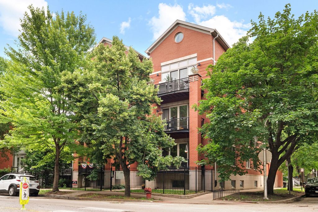 2323 W MONTROSE Avenue 2W, Chicago, IL 60618