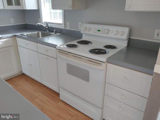 320 E HIGH ST, Clayton, NJ 08312