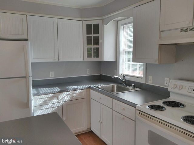 320 E HIGH ST, Clayton, NJ 08312