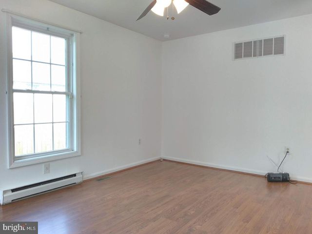 320 E HIGH ST, Clayton, NJ 08312