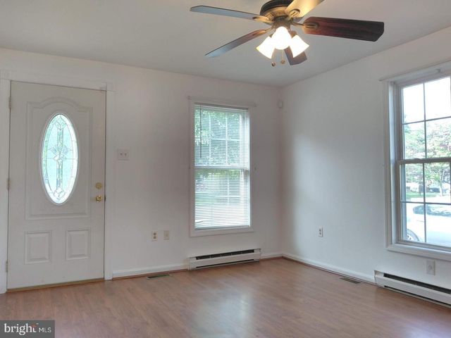 320 E HIGH ST, Clayton, NJ 08312