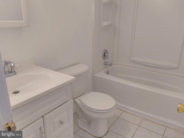 320 E HIGH ST, Clayton, NJ 08312