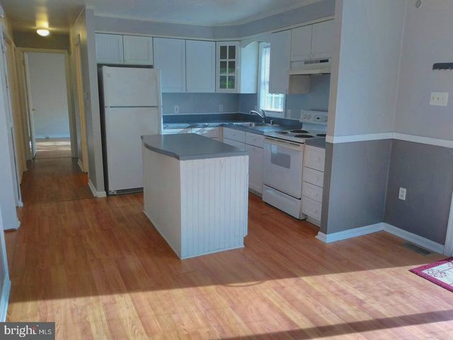 320 E HIGH ST, Clayton, NJ 08312