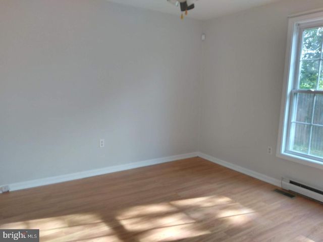 320 E HIGH ST, Clayton, NJ 08312
