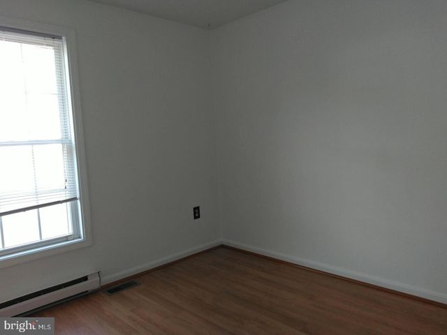 320 E HIGH ST, Clayton, NJ 08312