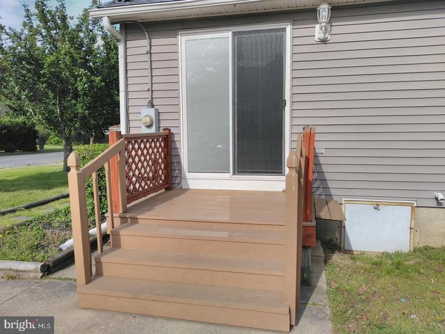 320 E HIGH ST, Clayton, NJ 08312