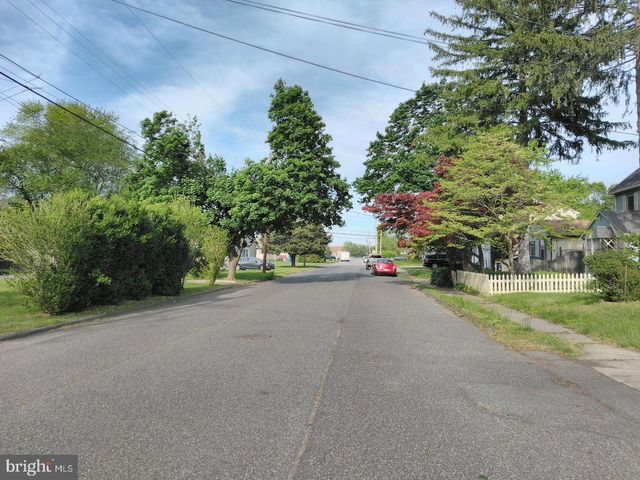 320 E HIGH ST, Clayton, NJ 08312