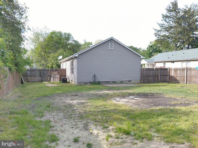 320 E HIGH ST, Clayton, NJ 08312
