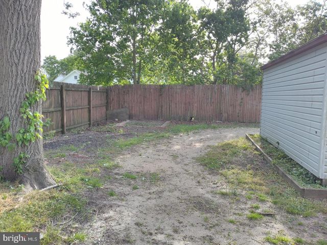320 E HIGH ST, Clayton, NJ 08312