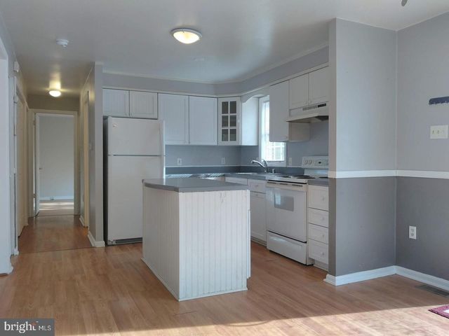 320 E HIGH ST, Clayton, NJ 08312