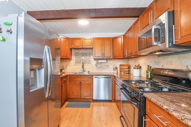 37 Beach Dr, Bay Point, CA 94565