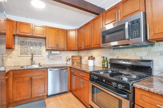 37 Beach Dr, Bay Point, CA 94565