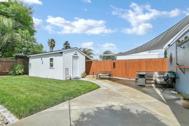 37 Beach Dr, Bay Point, CA 94565