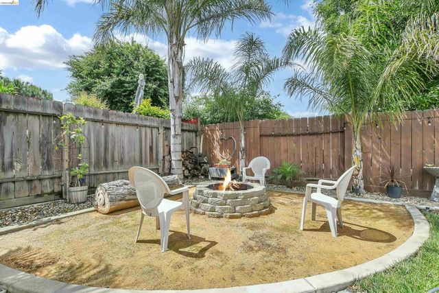 37 Beach Dr, Bay Point, CA 94565