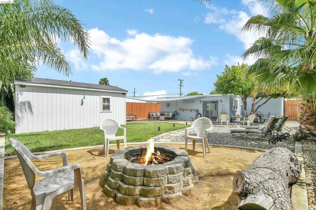 37 Beach Dr, Bay Point, CA 94565