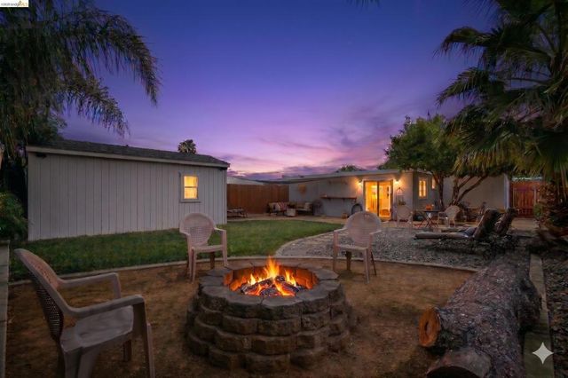 37 Beach Dr, Bay Point, CA 94565