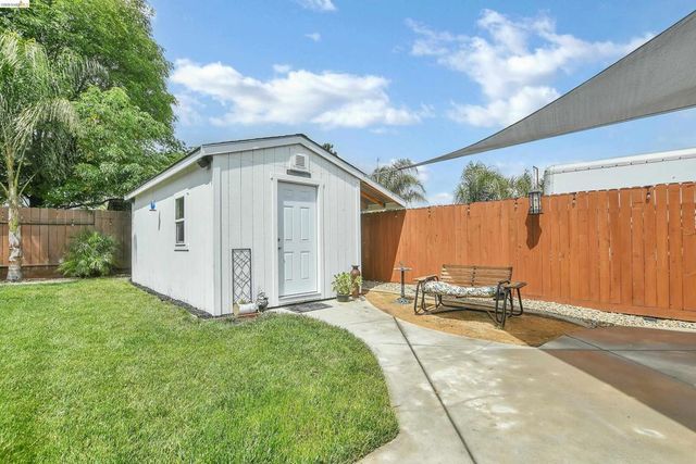 37 Beach Dr, Bay Point, CA 94565