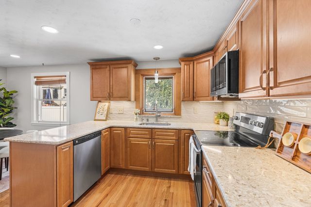7 Puritan Rd, Danvers, MA 01923