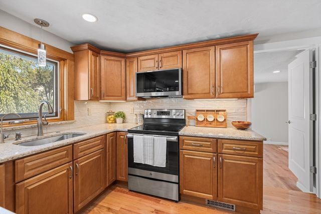 7 Puritan Rd, Danvers, MA 01923