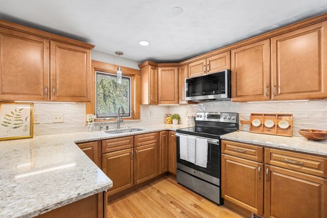 7 Puritan Rd, Danvers, MA 01923