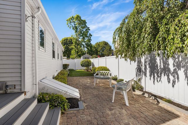 7 Puritan Rd, Danvers, MA 01923
