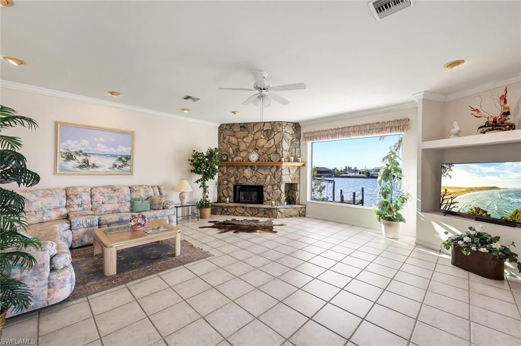Image 10 of property listing at 4640 NW 33rd TER, Cape Coral, FL 33993