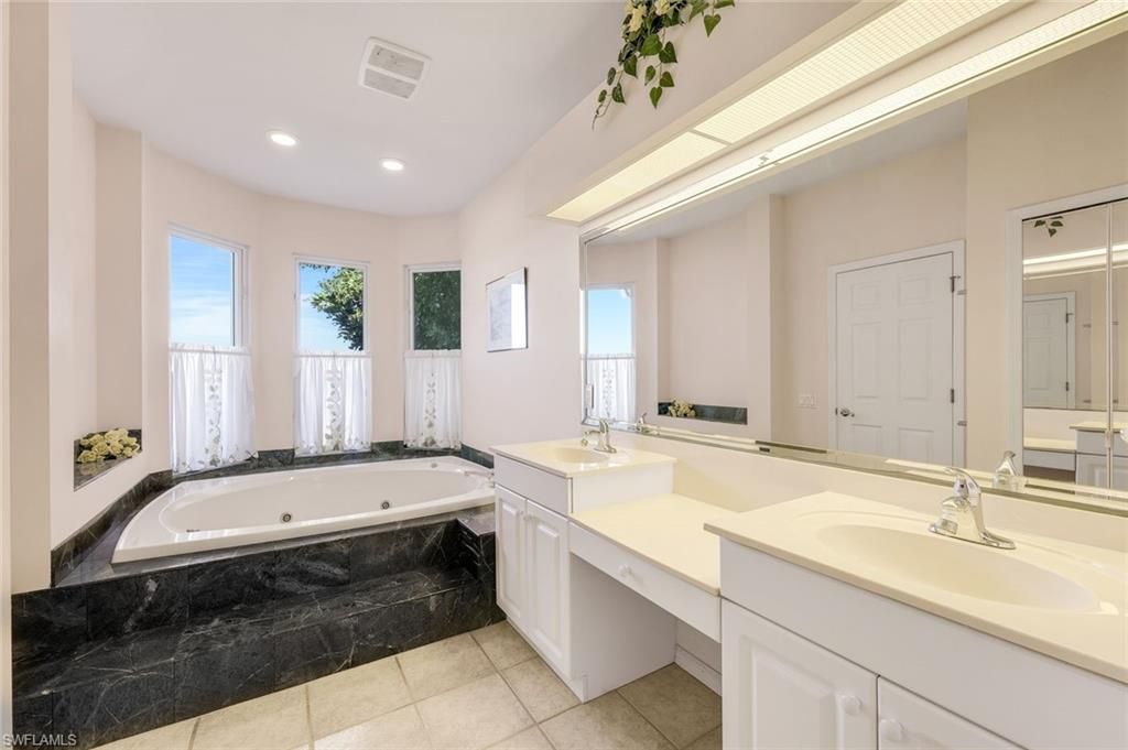 Image 13 of property listing at 4640 NW 33rd TER, Cape Coral, FL 33993