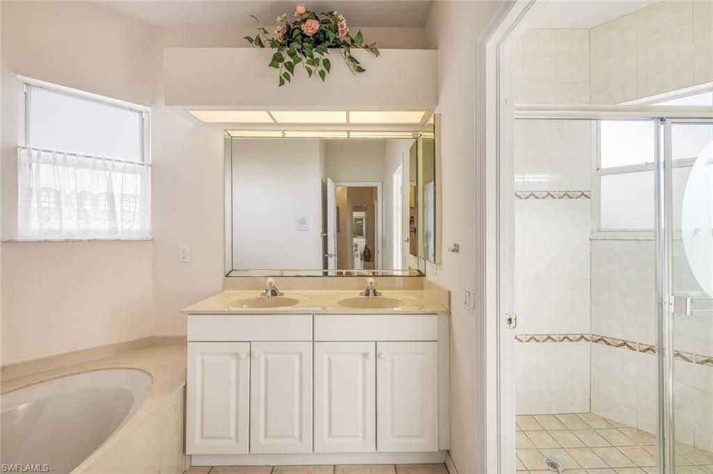 Image 17 of property listing at 4640 NW 33rd TER, Cape Coral, FL 33993