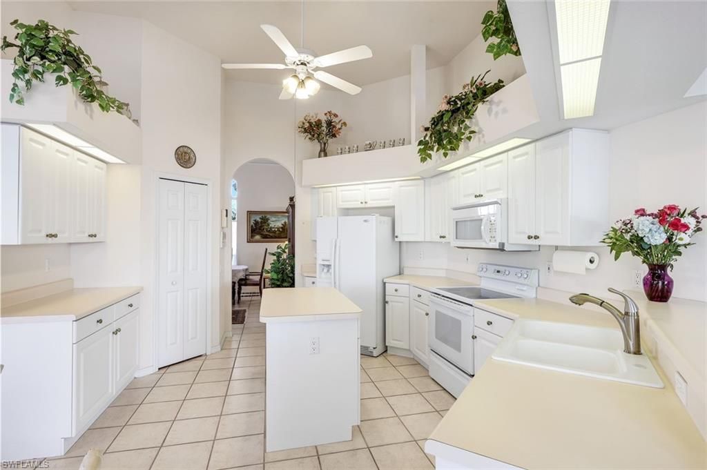 Image 7 of property listing at 4640 NW 33rd TER, Cape Coral, FL 33993