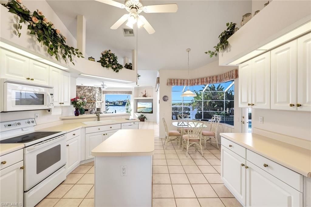 Image 8 of property listing at 4640 NW 33rd TER, Cape Coral, FL 33993