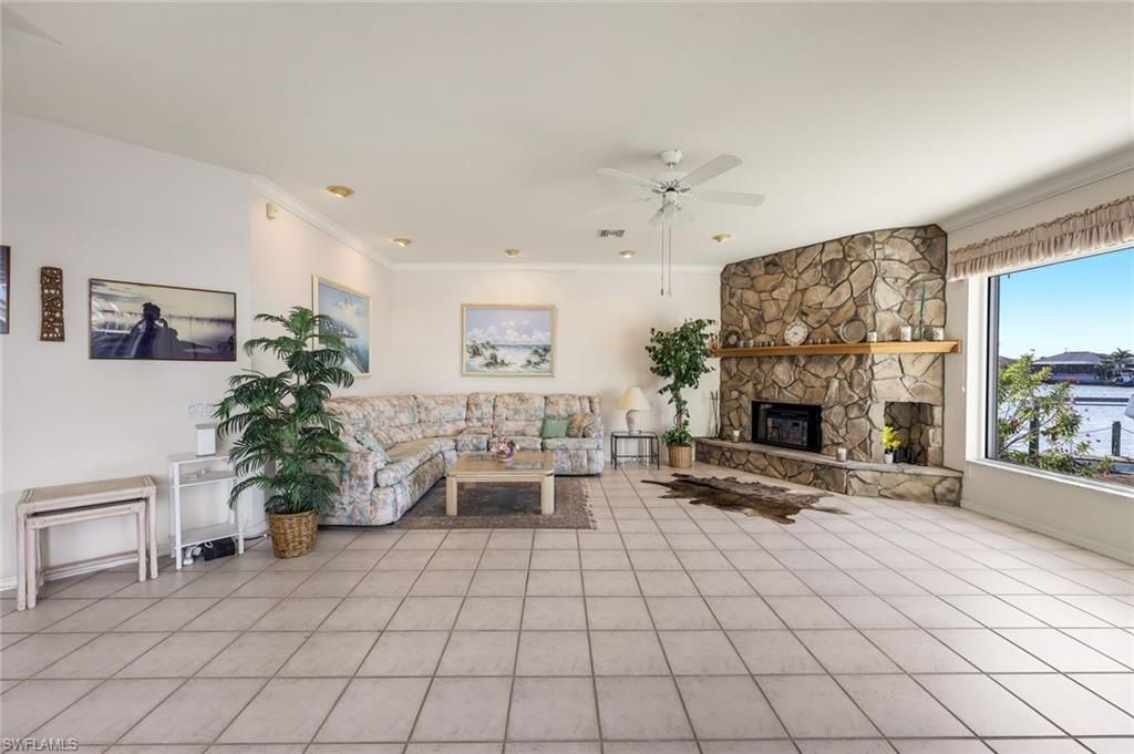 Image 9 of property listing at 4640 NW 33rd TER, Cape Coral, FL 33993