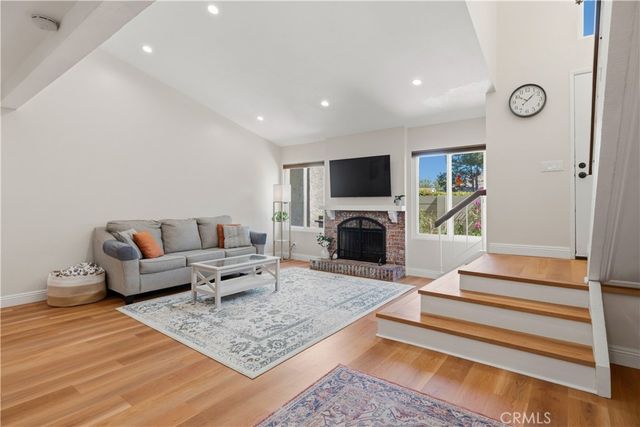 5676 E Los Angeles, Simi Valley, CA 93063