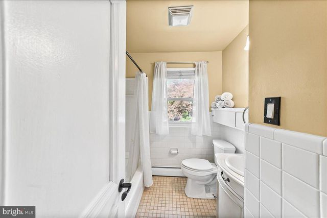 225 CHESTNUT ST, Newtown Square, PA 19073