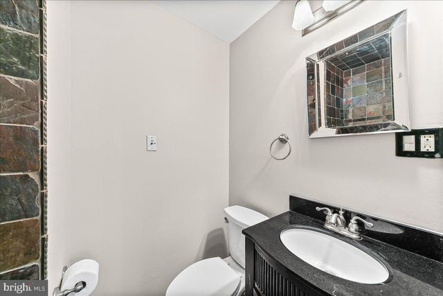 225 CHESTNUT ST, Newtown Square, PA 19073