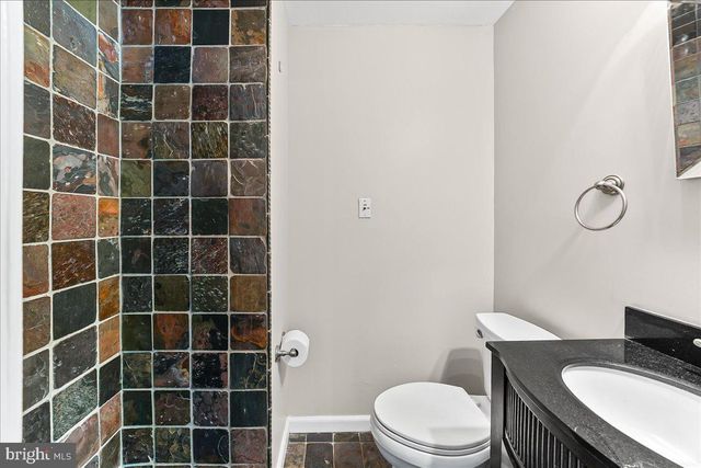 225 CHESTNUT ST, Newtown Square, PA 19073