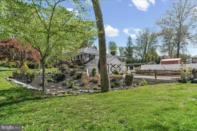 225 CHESTNUT ST, Newtown Square, PA 19073